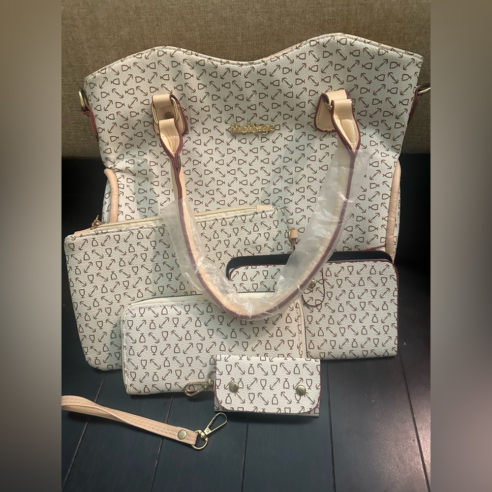Tan Colored 5 Piece Women’s Bag Set